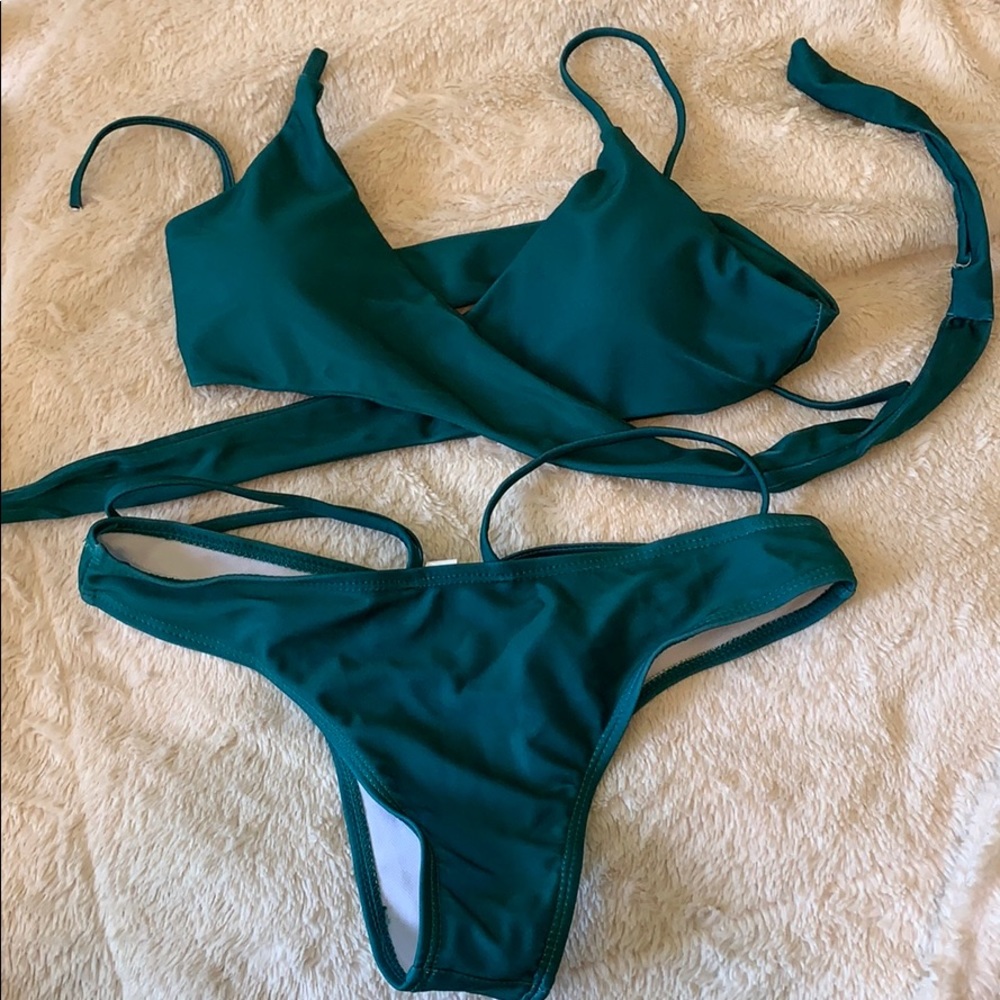NWOT Emerald Wrap Around Strappy Bikini